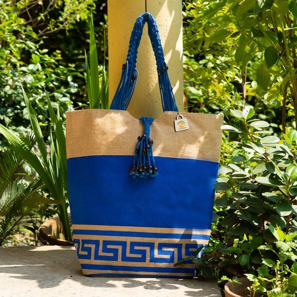 What Is a Tote Bag How To Style This Versatile GoTo