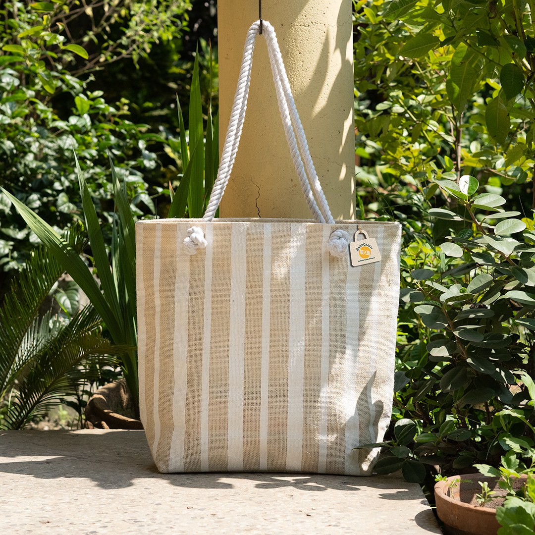 Jute bag handles chosen for how people carry it