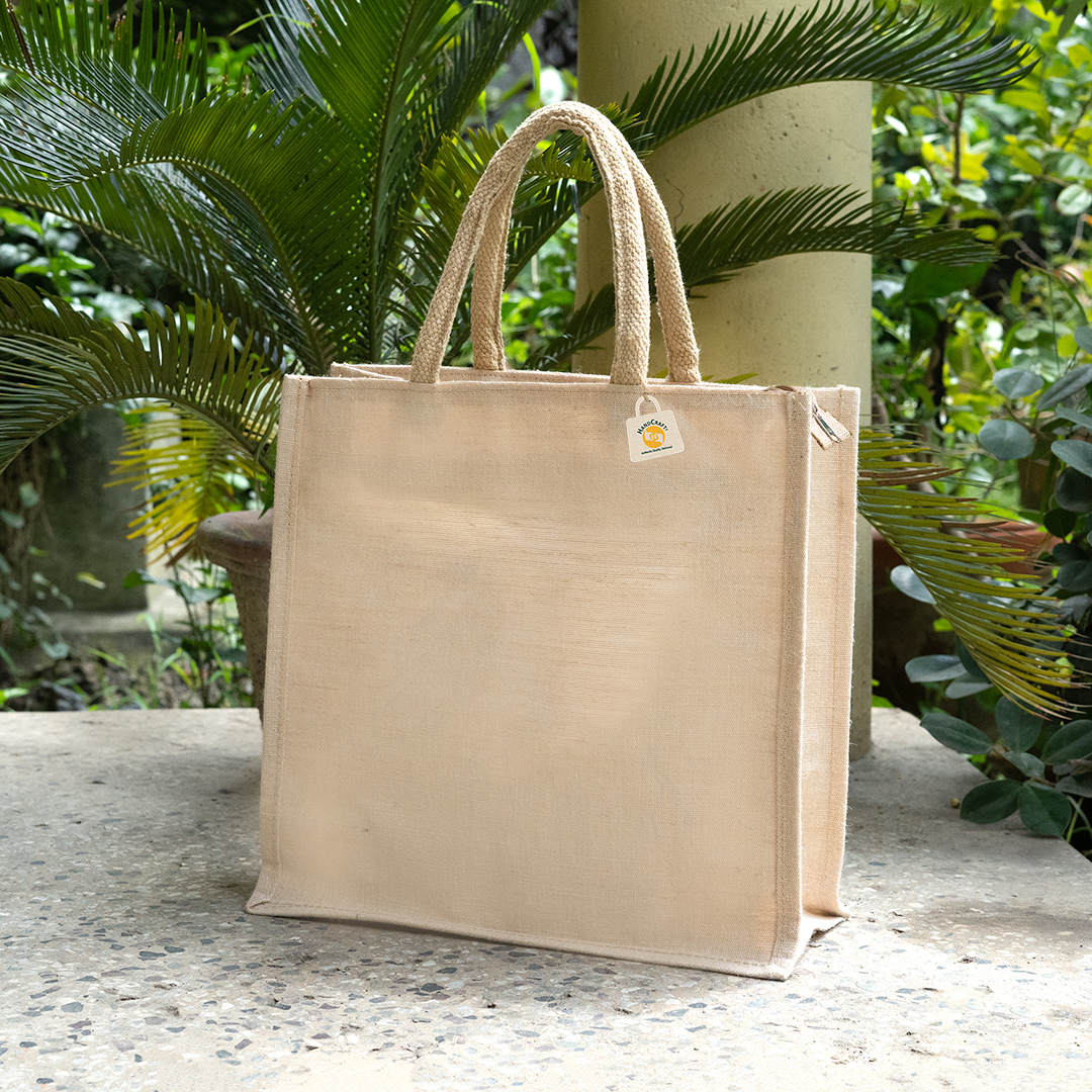 Plain natural-colour bag with side gussets and padded handles.